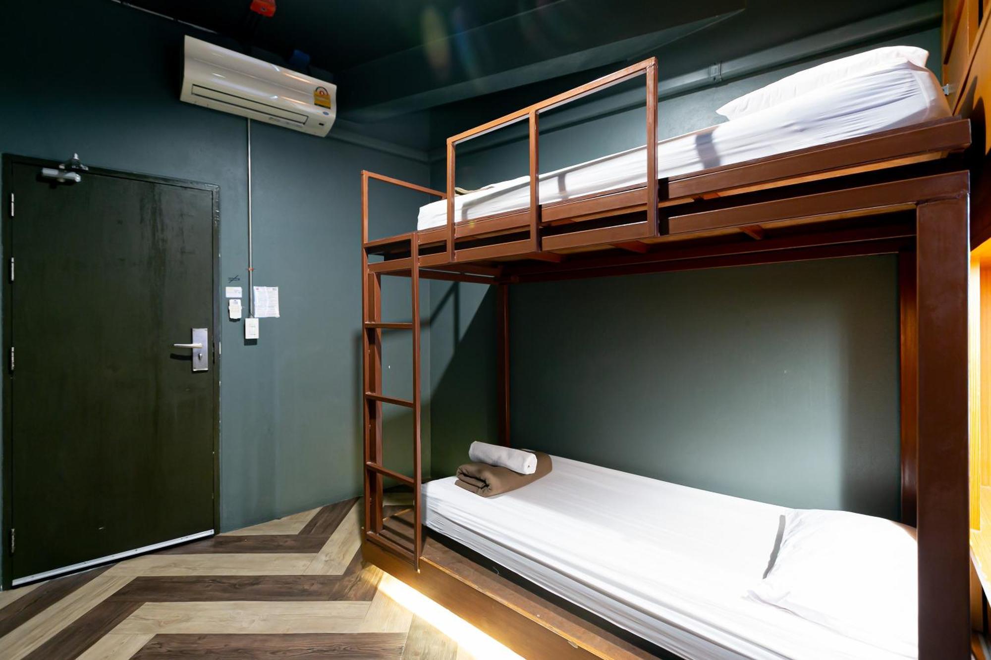 Loftel 22 Hostel Bangkok Exterior photo