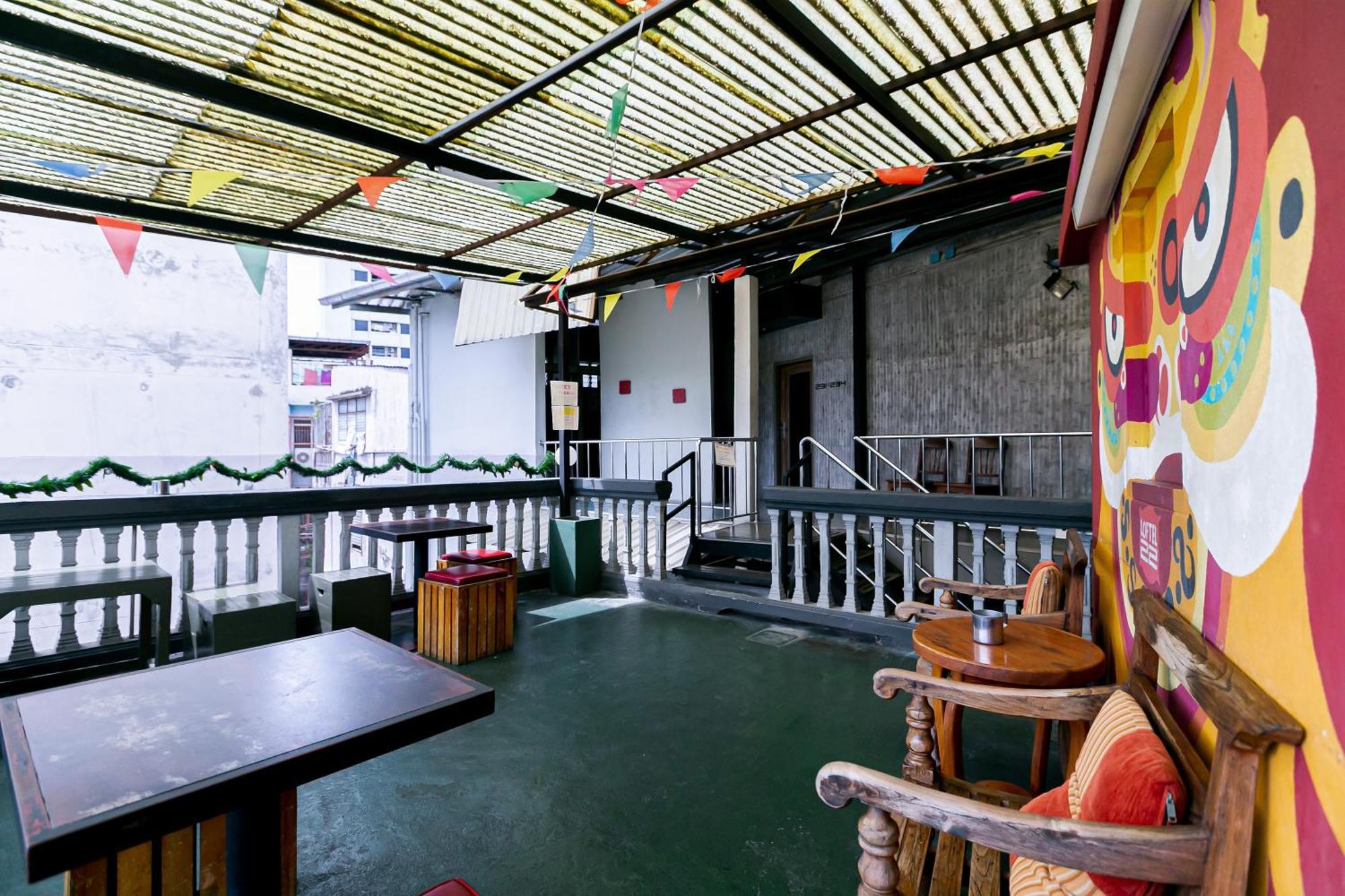 Loftel 22 Hostel Bangkok Exterior photo
