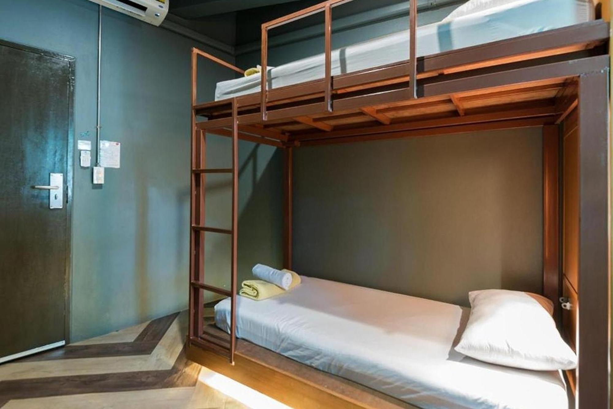 Loftel 22 Hostel Bangkok Exterior photo