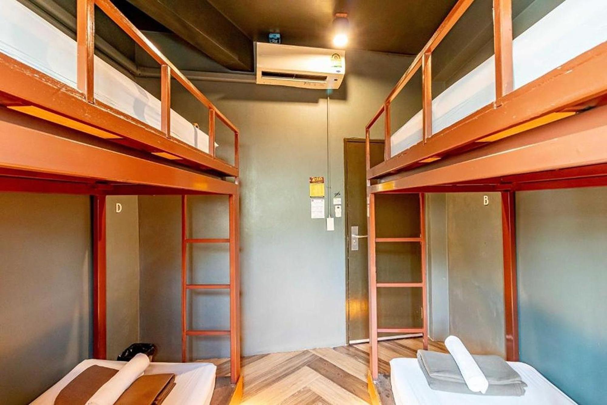 Loftel 22 Hostel Bangkok Exterior photo